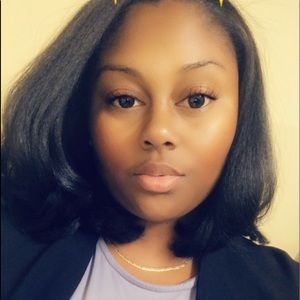 Meet your Posher, Dominique